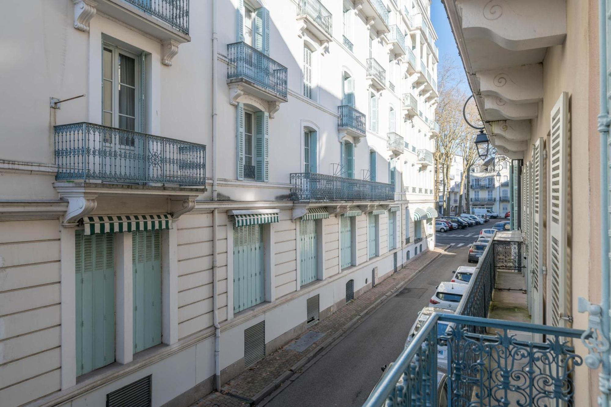 Residence Serbie - Appartements Design Et Climatises En Centre Ville Vichy Esterno foto